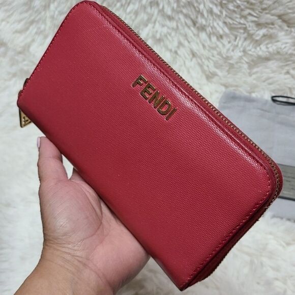 💯 Authentic Fendi zippy wallet 🍀 - Picture 2 of 12